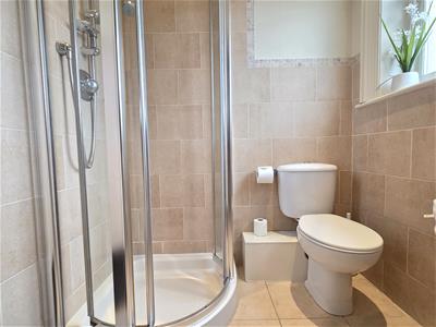EN SUITE SHOWER ROOM/WC